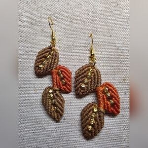 NWOT Handmade Micromacramé Fall Leaves Earrings